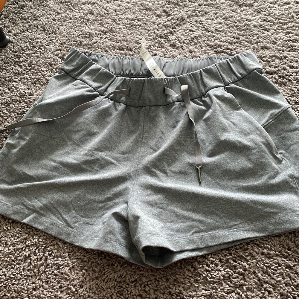 Lululemon ON THE FLY shorts